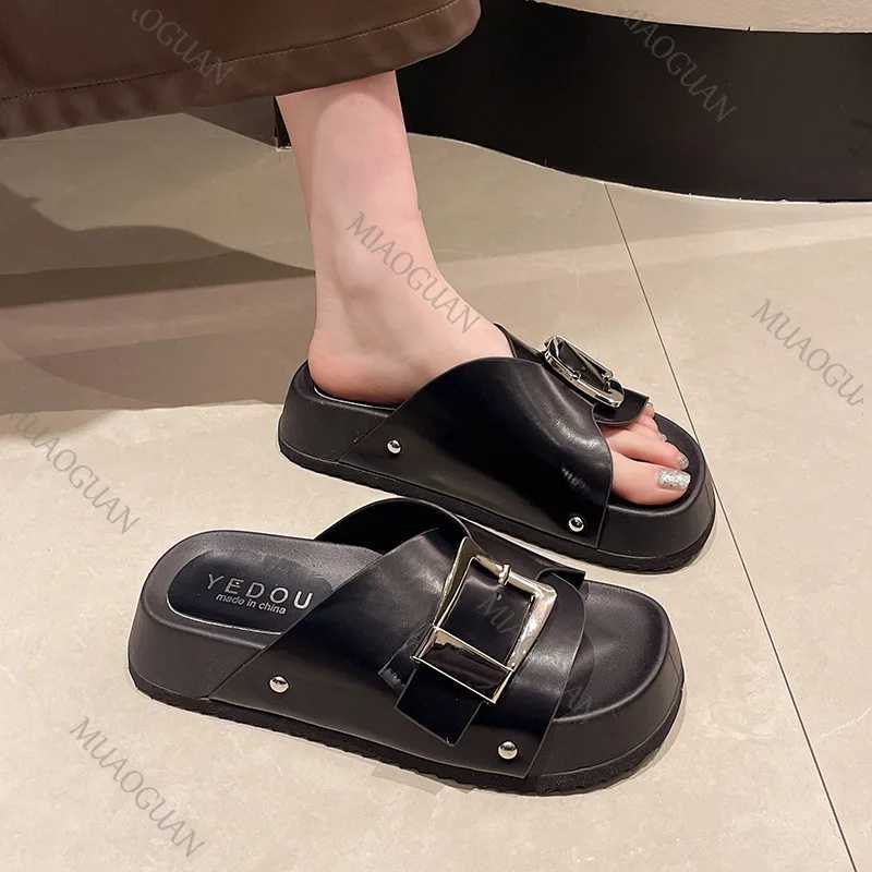 Slippers Women Summer Outside Wear New Flat Thick Bottom Leisure Beach Slipper Shoes for Women Fashion Buckle Sandals Slides W250704