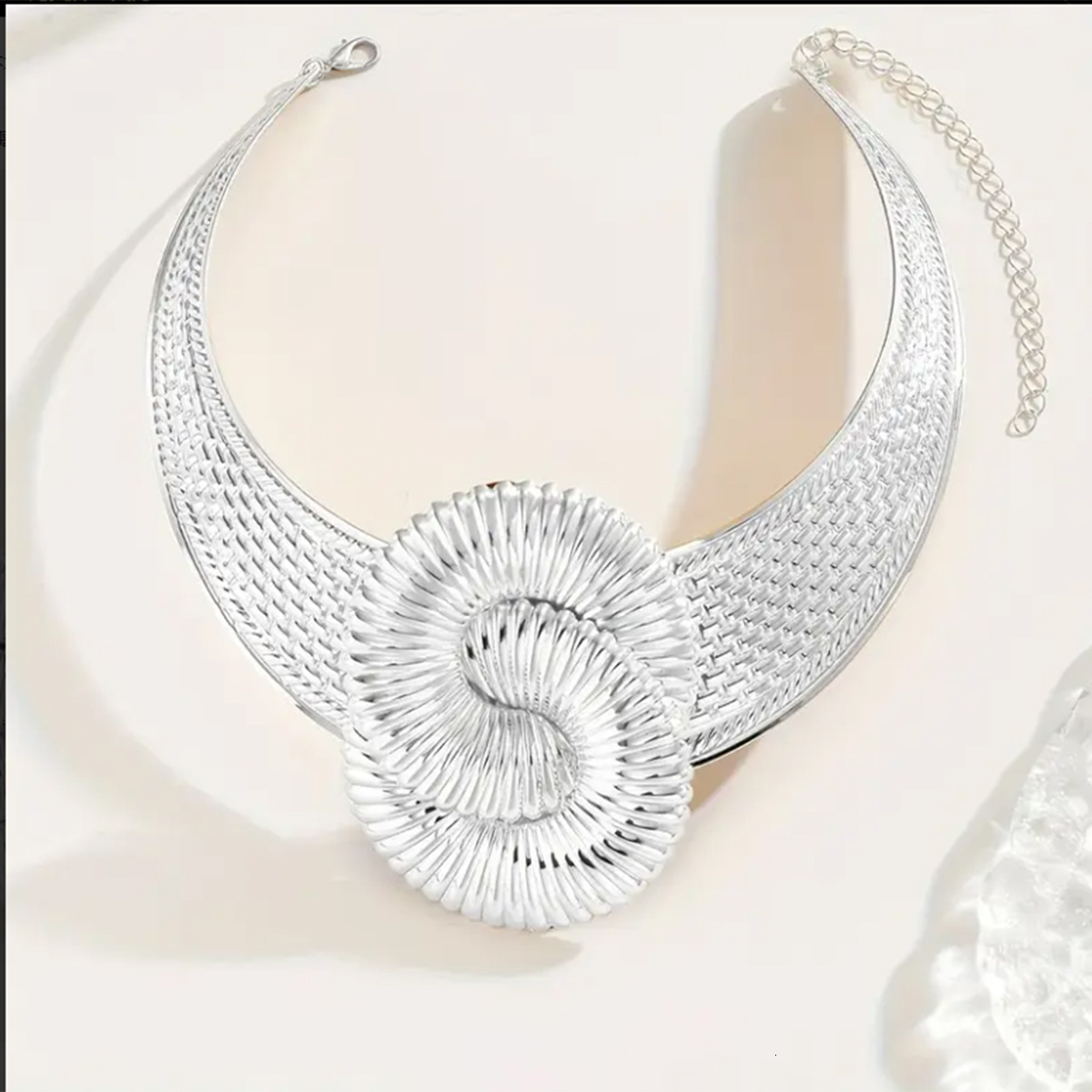 Fashion Geometric Twisted Spiral 8 Number Flower Shape Choker Personality Exaggerated Wave Women's Necklace