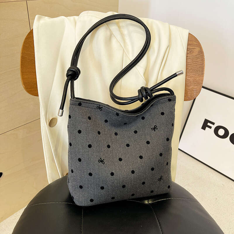 Casual Handbag Tote for Women 2025 New Niche Underarm Versatile Fashion Commuter Shoulder Bucket Bag Trendy