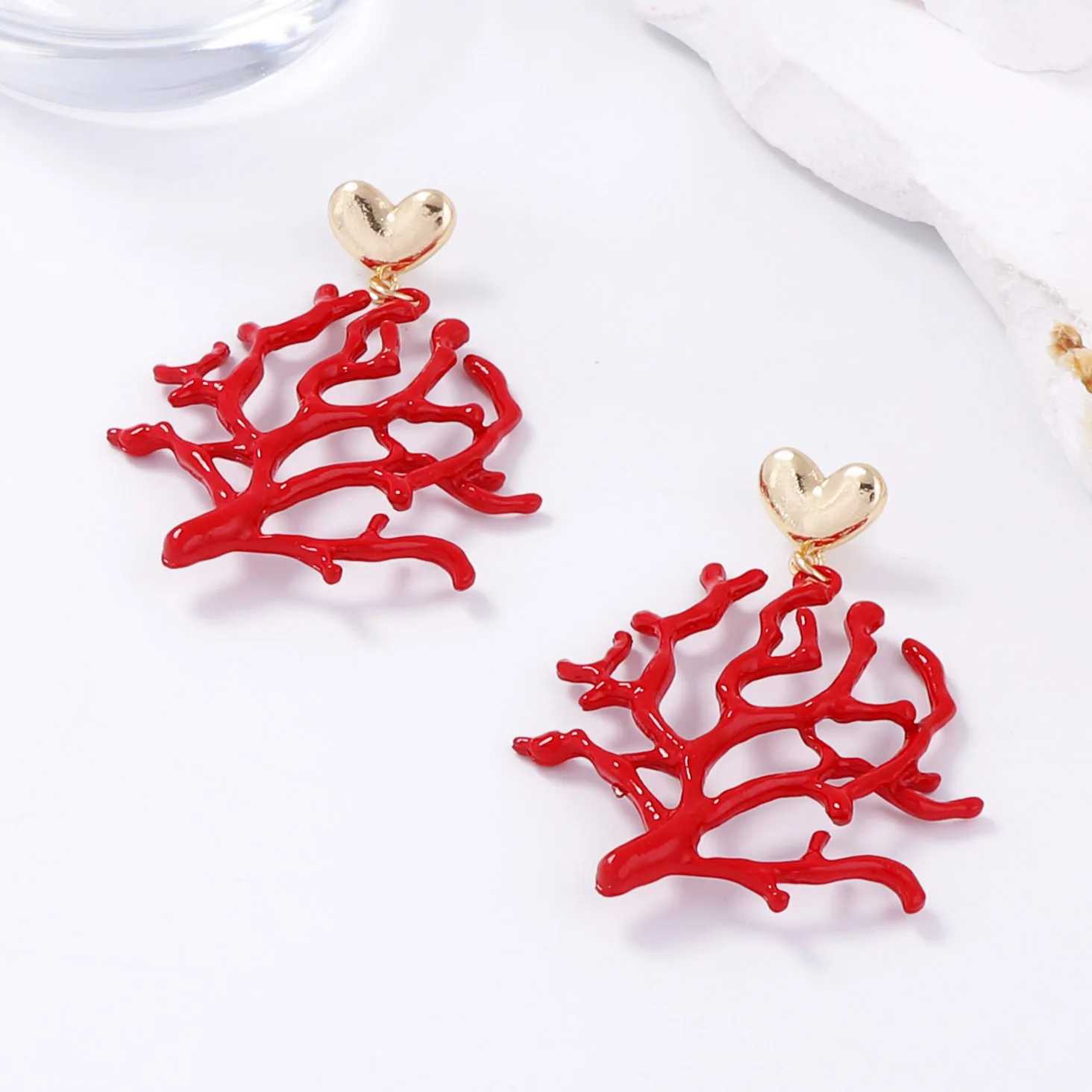 Digadagu Metal Red Coral Dangle Earrings New Womens Simple Exaggerated Earrings Daily Jewelry Accessories Y250704