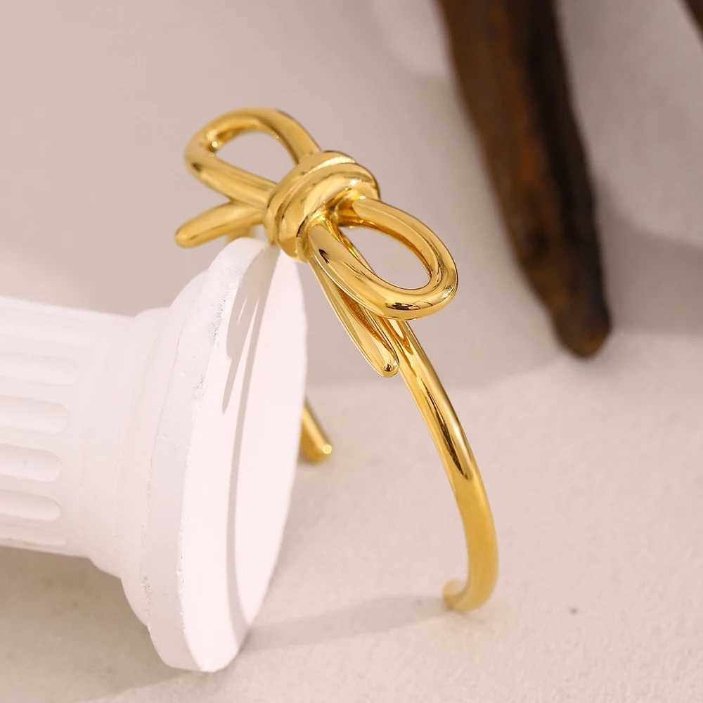 MamacitaSlay 316L Stainless Steel Bow Opening Bracelet Party Waterproof 18K Gold Plated Jewelry Womens Statement Bracelet Gift Y250704
