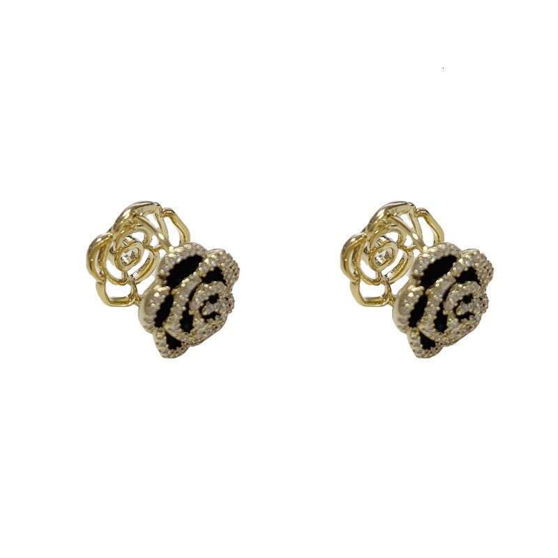 DHcollections Fashionable High-End Double-Sided Camellia Earrings for Women, Exquisite and Elegant Design, Niche Personality Trendy Ear Accessories