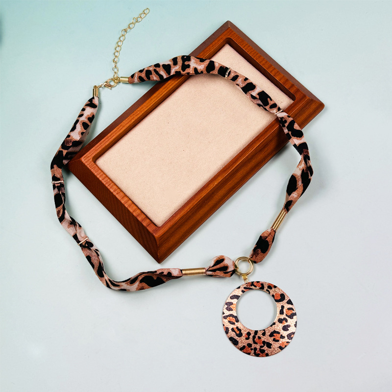 New Leopard Print Earrings Pendant Necklace Set Elegant Exaggerated Style