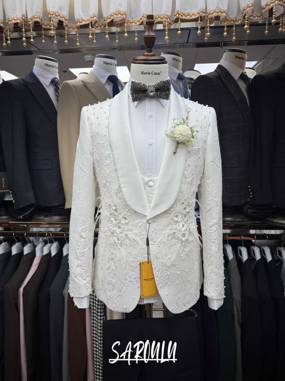 On Sale Luxurious Shawl Lapel Mens Suit Customized Jacquard Popular Beading Crystals Jacket Pants Vest Groom Wear Four Seasons X250704