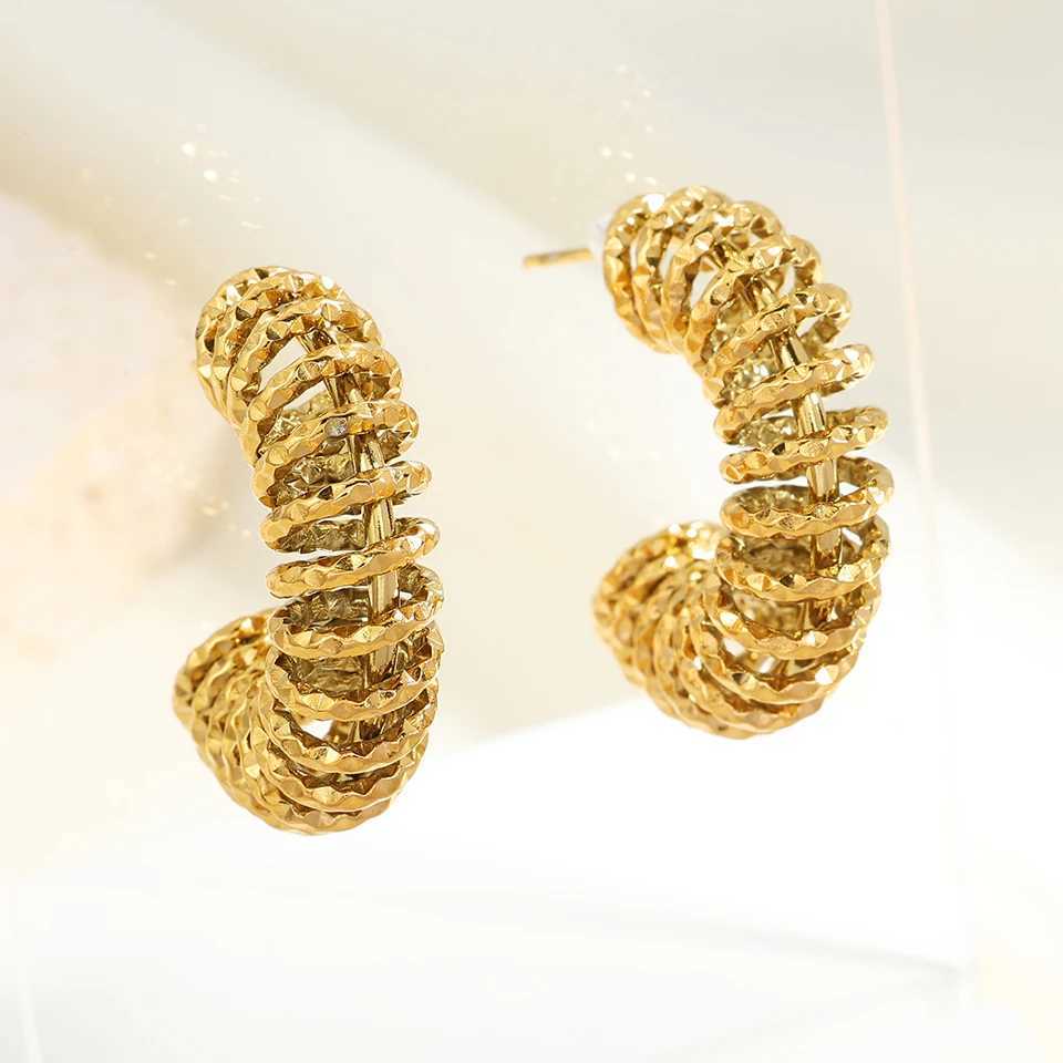 Junzi Retro Gold Color C-Shaped Twisted Hoop Earrings For Women Punk Gothic Metal Circle Round Chunky Earrings Jewelry Gifts Y250704