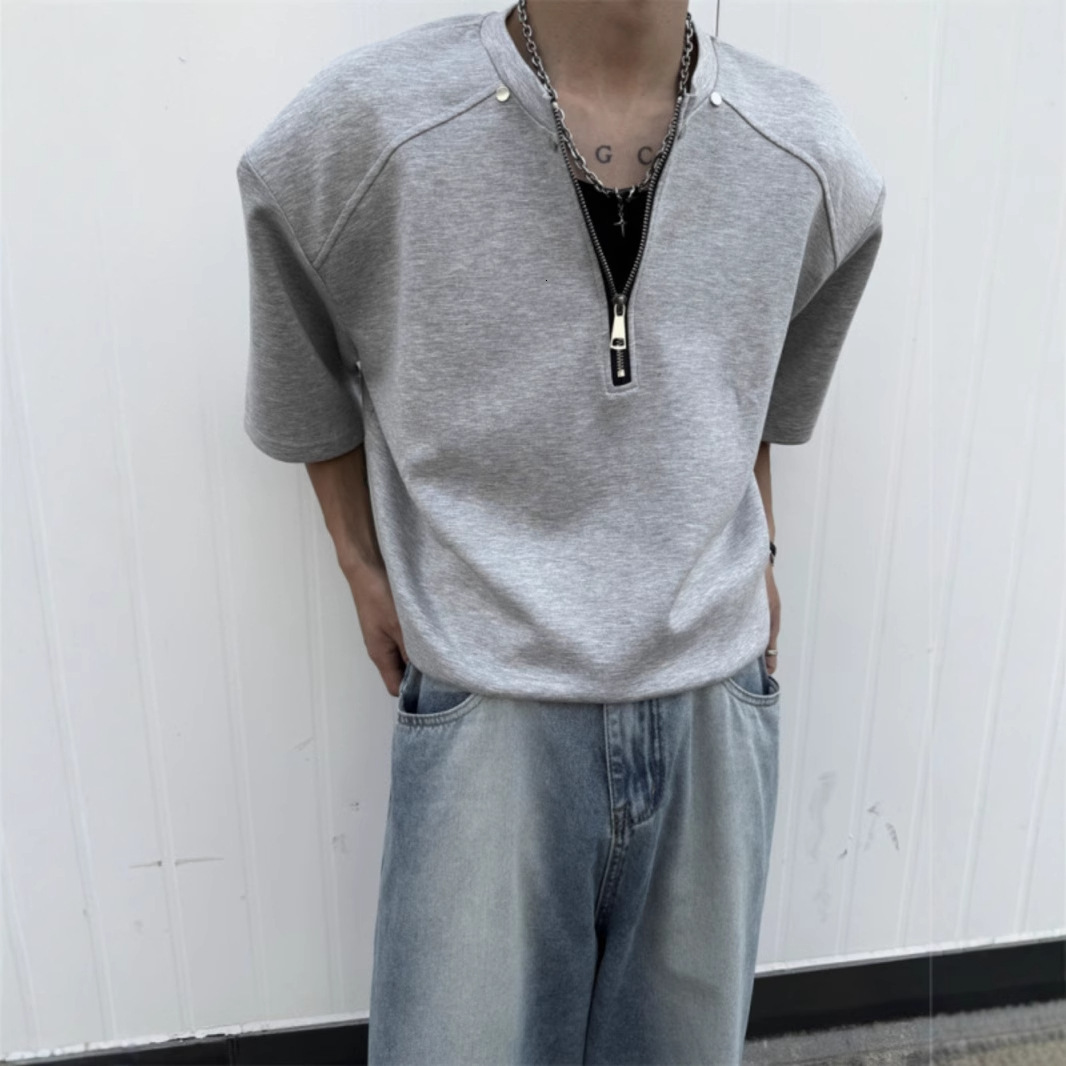 Short Sleeve T-shirt For Men Summer New American High Street Heavy Designer Short Sleeves Loose Rivet Design Half-zip Round Neck Half Sleeve Tee