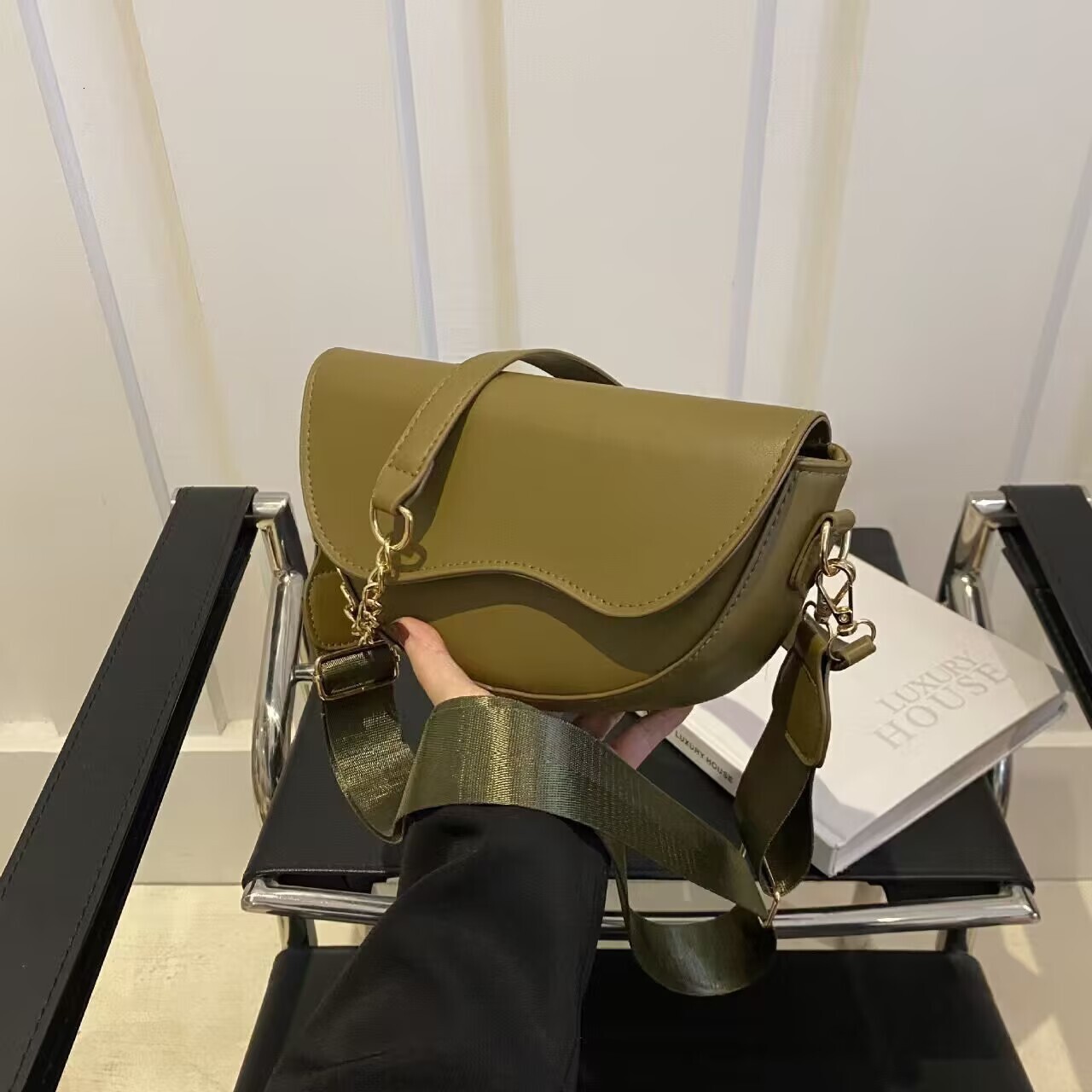 2025 Designer Women's Niche Bag New Fashion High-end Shoulder Crossbody Bag Retro Armpit Saddle Bag Women's Free Shipping Fashion Trend Bag
