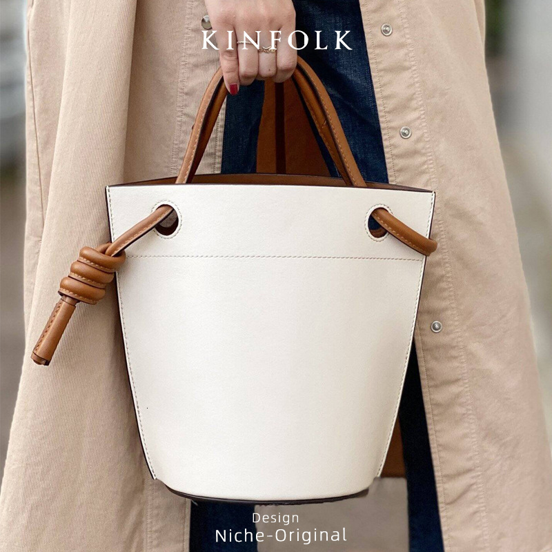 2025 Designer's New Women's Bag With Personalized Structure, Large Capacity, Simple High-end Feel, Underarm Bucket Bag, Color Blocked Handba
