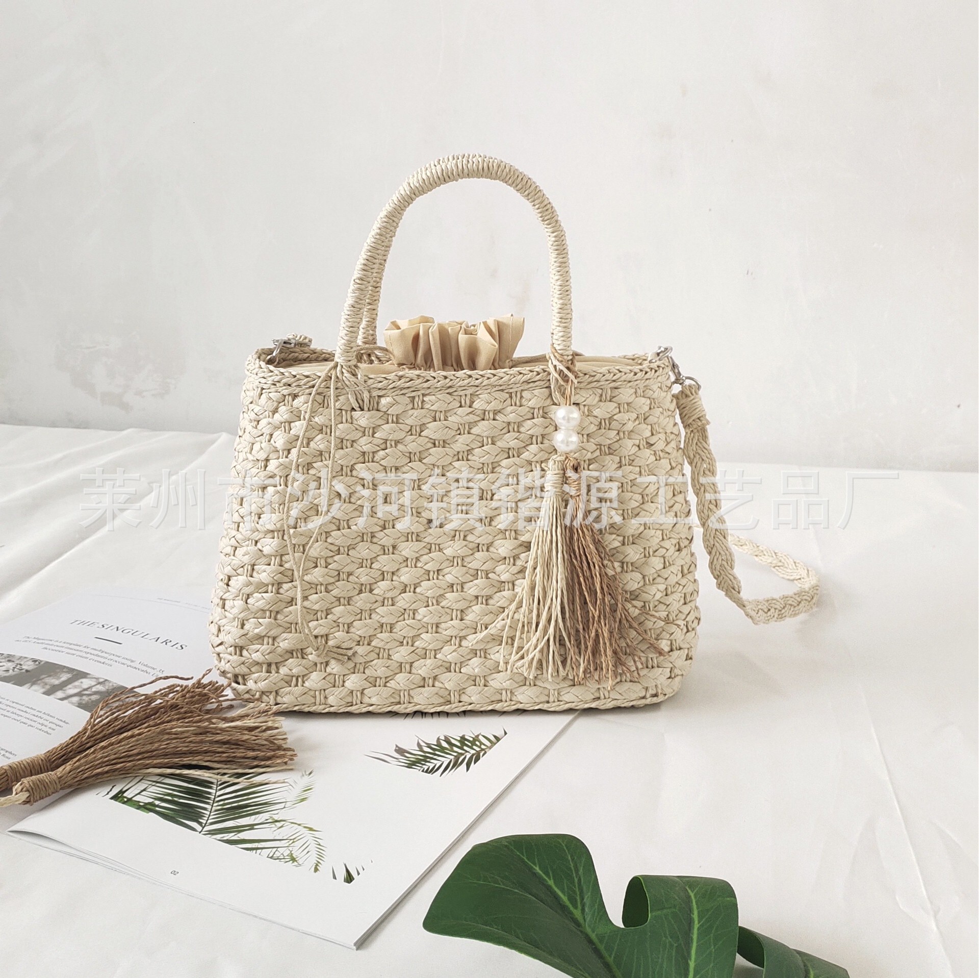 Designer 2025 New Women's Shoulder Bag, Hand Woven Bag, Pearl Tassel Handbag, Slanted Fashion Beach Bag, Wholesale Fashion Trend, Versatile, Free