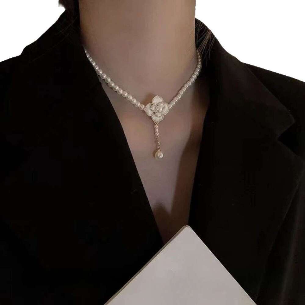 DHcollections French Style Pearl Necklace Elegant Camellia Petal Collarbone Chain Bridal Choker Wedding Dress Evening Gown Three-Piece Set