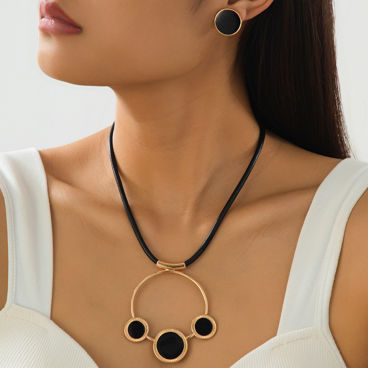 Trendy Black Roman Pattern Round Pendant Necklace and Earring Set Fashion Korean Style Accessories for Women