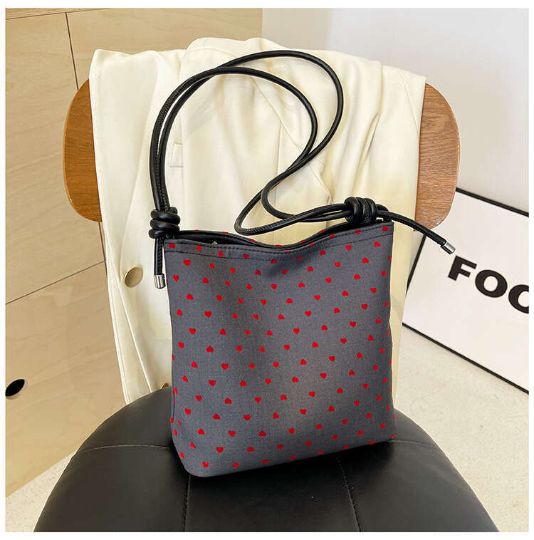 Casual Handbag Tote for Women 2025 New Niche Underarm Versatile Fashion Commuter Shoulder Bucket Bag Trendy