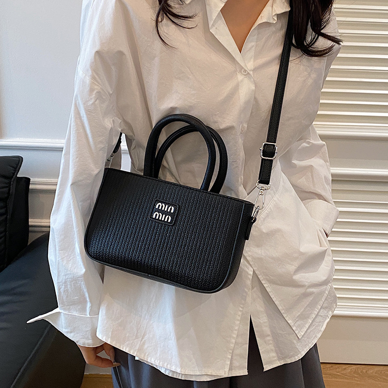 free shipping designer Shoulder Bags Fashion Handheld Small Square Bag for Women 2025 New Style Western Commuter Versatile Crossbody Bag
