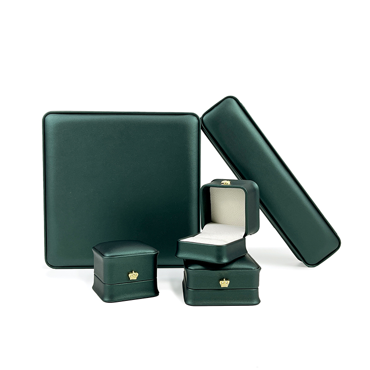 Economical Lightweight Metal Crown-Shaped Jewellery Cases for Efficient Stacking