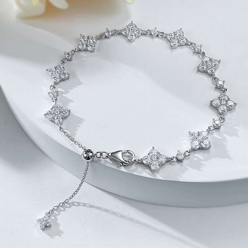 DHCollections Gold Jewelry 2024 New S Full Dia Flower Simple Sweet Temperament Fashion Inlaid Sier Bracelet for Women