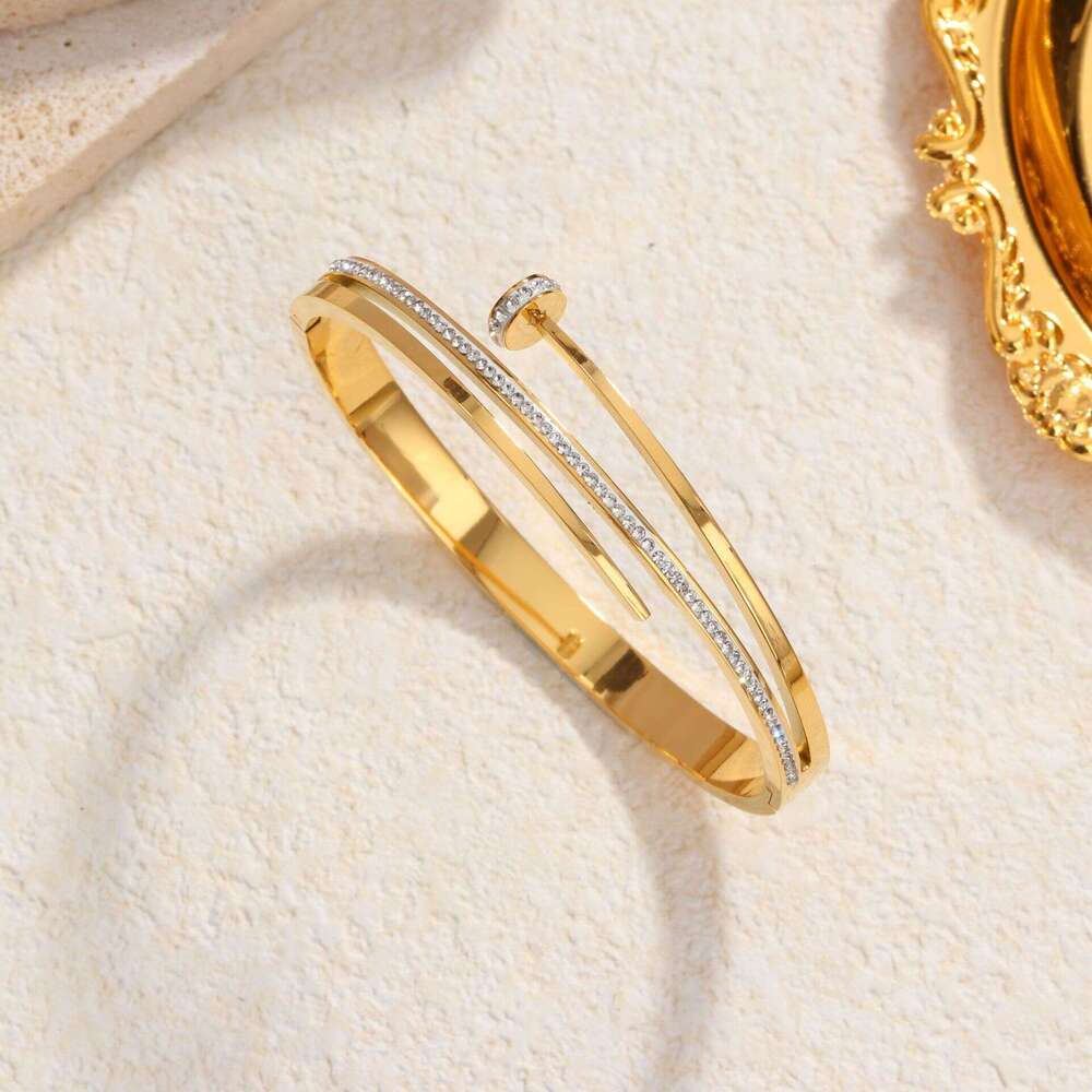 2025 New Hot Selling Luxury Jewelry Designer Bracelet Titanium Steel Electroplating 18k Gold Shining Non fading Personalized Fashion Workplace Daily P