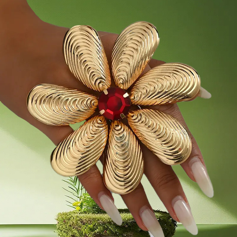 Fashion Exaggerated Flower Ring Elegant Versatile Unique Design Sense Earrings