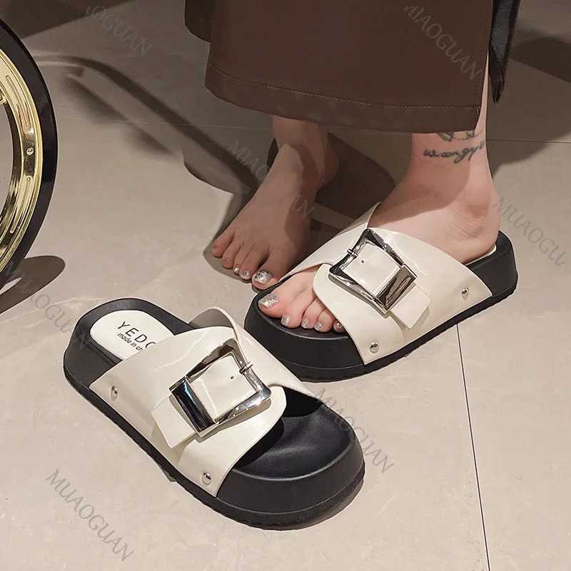 Slippers Women Summer Outside Wear New Flat Thick Bottom Leisure Beach Slipper Shoes for Women Fashion Buckle Sandals Slides W250704