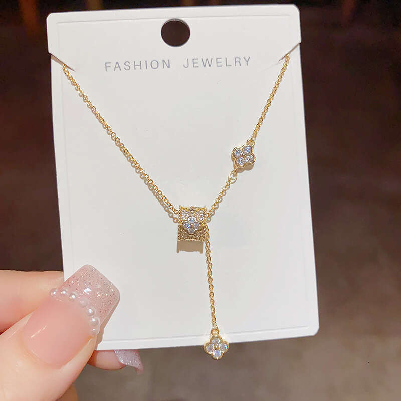 DHcollections Delicate Four-Leaf Clover Necklace - 18K Gold Plated Floral Pendant Chain for Women | Dainty Lucky Charm Jewelry (35cm+5cm)