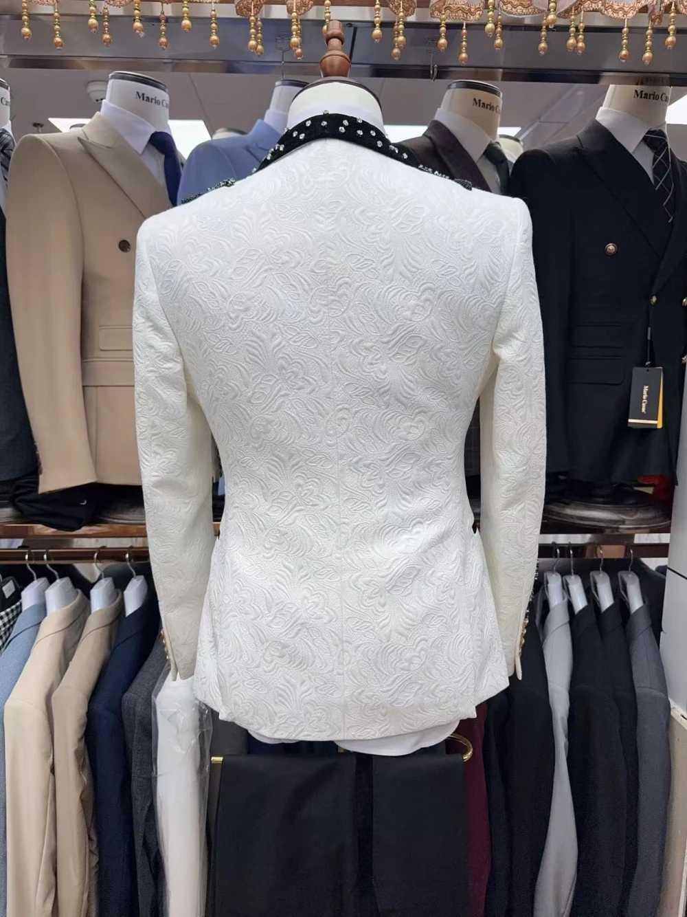 On Sale Luxurious Shawl Lapel Mens Suit Customized Jacquard Popular Beading Crystals Jacket Pants Vest Groom Wear Four Seasons X250704