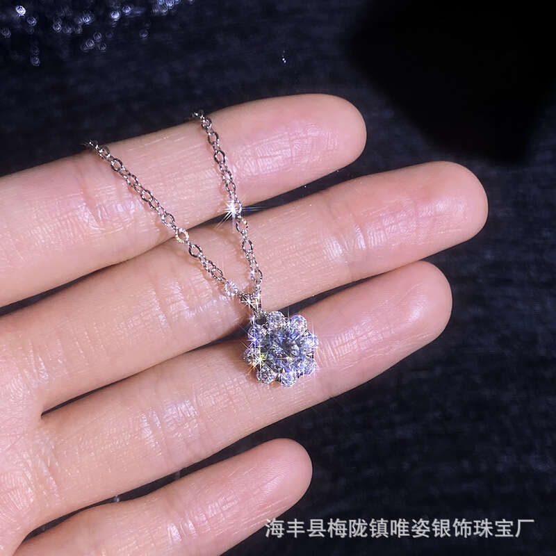 Live S925treaming Hot MoiS925S925anite S925 S925terling S925ier Necklace Light S925nowflake Pendant S925imple Elegant Collarbone Chain 97f