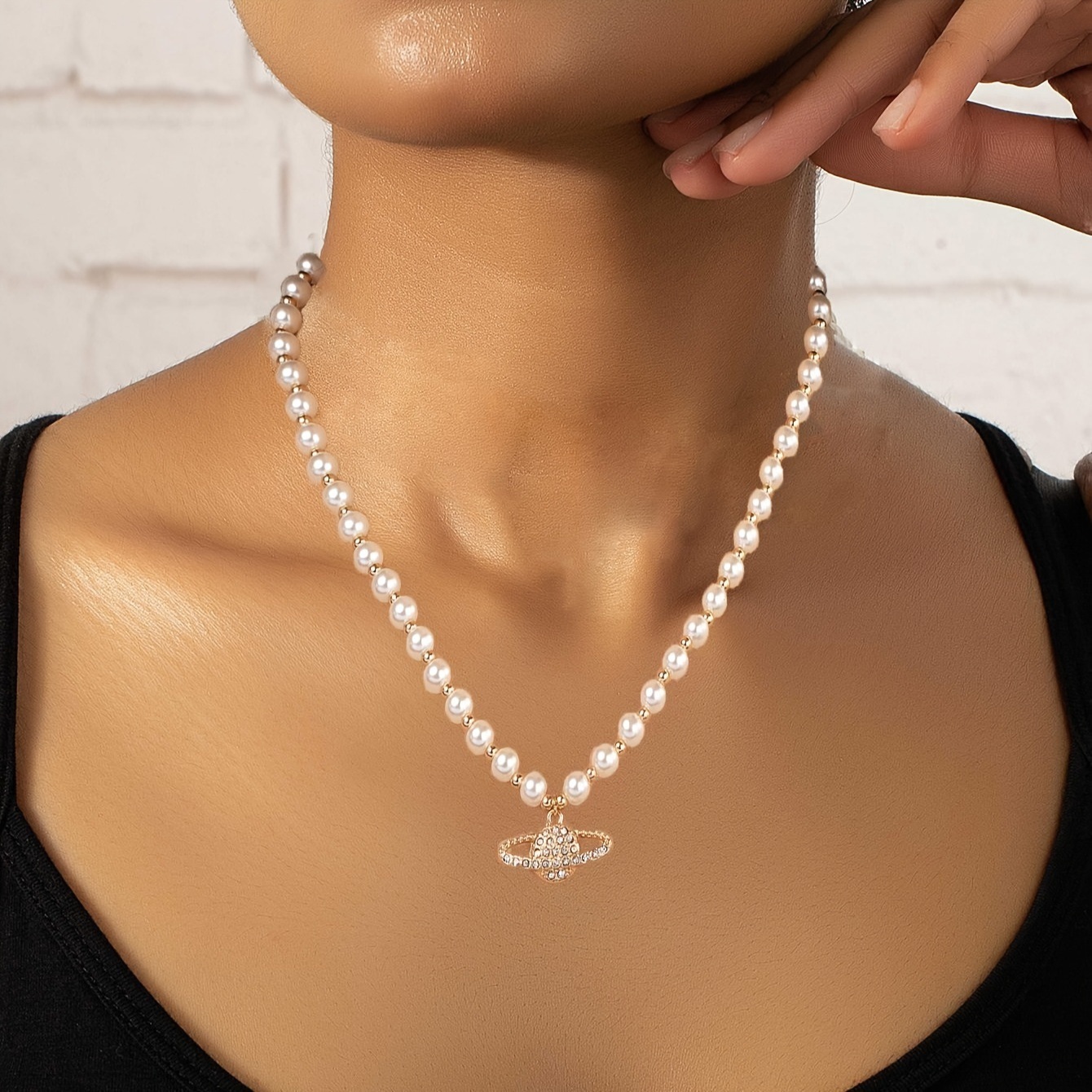 1 High-End Fashion Simple Pearl Planet Necklace With Dia Inlay Design