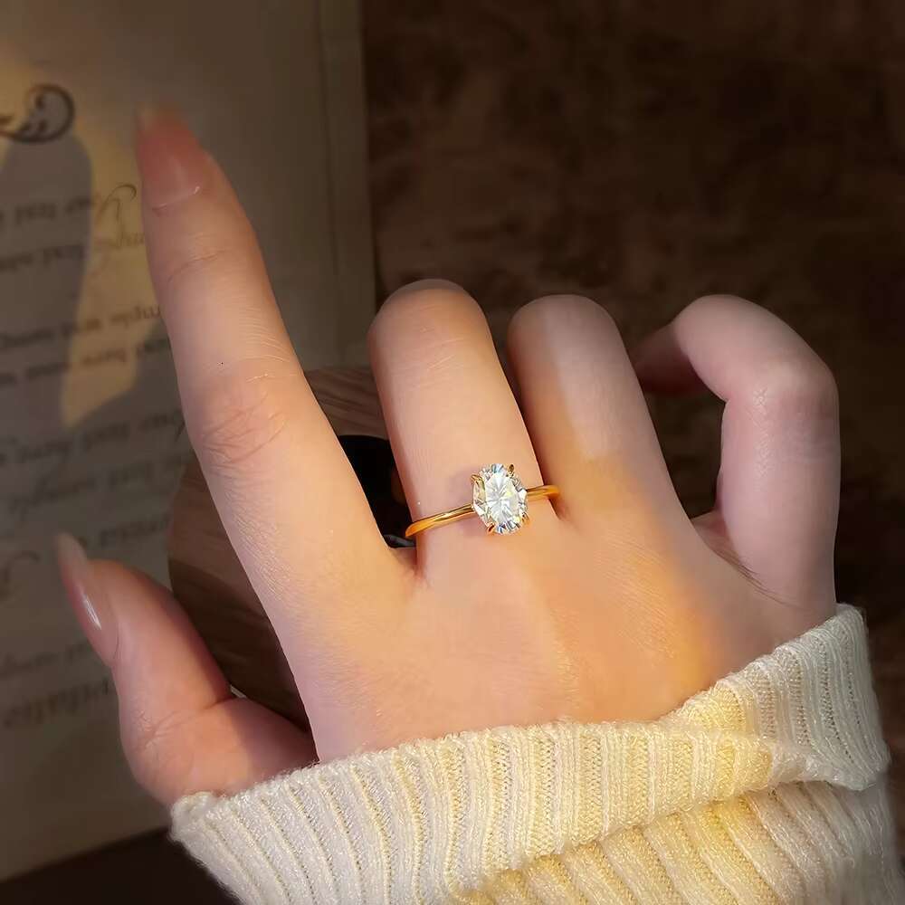 FOXI 1.3Ct Timeless Engagement Ring Oval-shaped Moissanite Diamond High Polish Shank 925 Sterling Silver Moissanite Wedding Ring