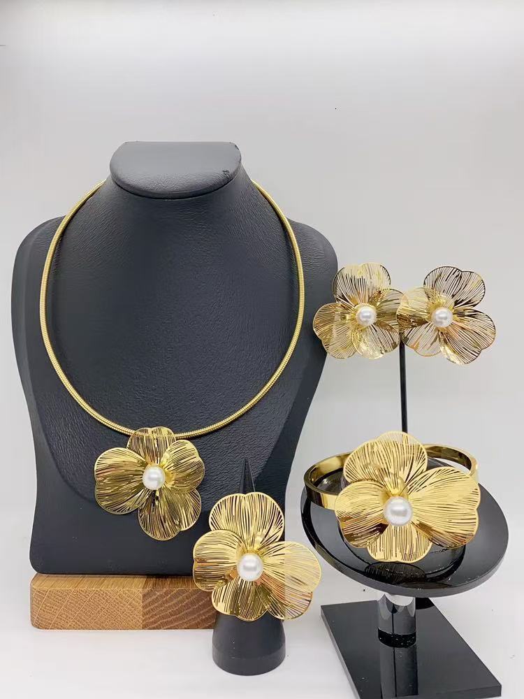 18K Gold Color Jewelry Set Ethiopian Simple Fashion est Earrings Necklace Bangle Ring Italy Pendant Jewelry Gift 240826