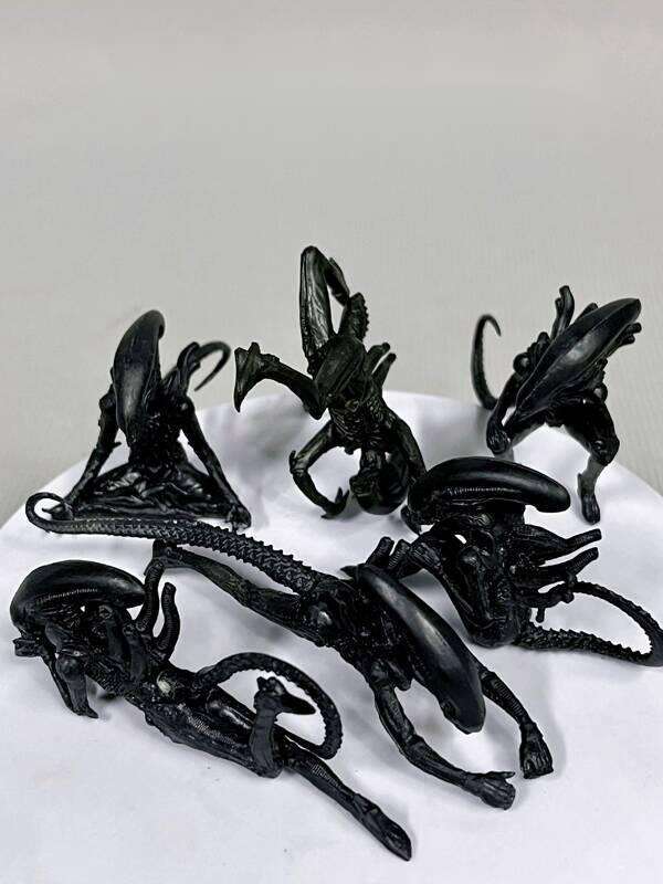 Genuine Alien Monster Trendy Toy Figurine Mini Model