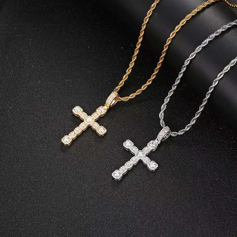 Hot Sale High Quality Fashion Luxury Iced Out Moissanite/Zircon Cross Pendant for Necklaces