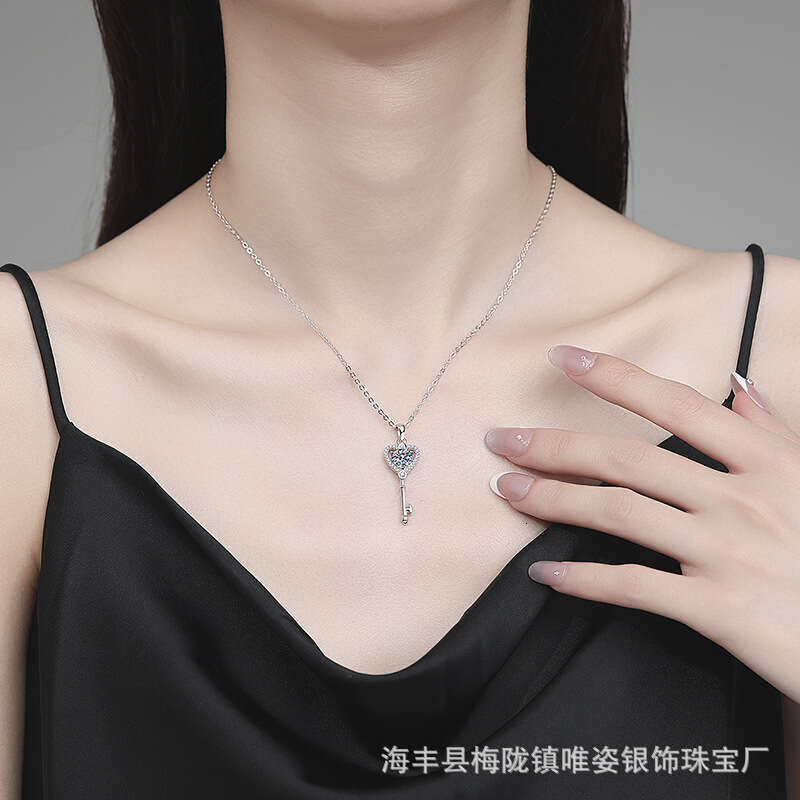 S925 Pure S925ier T Family Heart Key Pendant 1 caratS925 MoiS925S925anite Necklace c4a