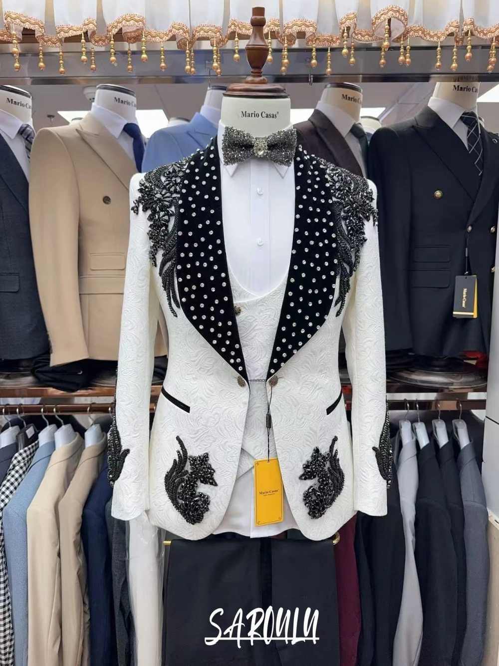 On Sale Luxurious Shawl Lapel Mens Suit Customized Jacquard Popular Beading Crystals Jacket Pants Vest Groom Wear Four Seasons X250704