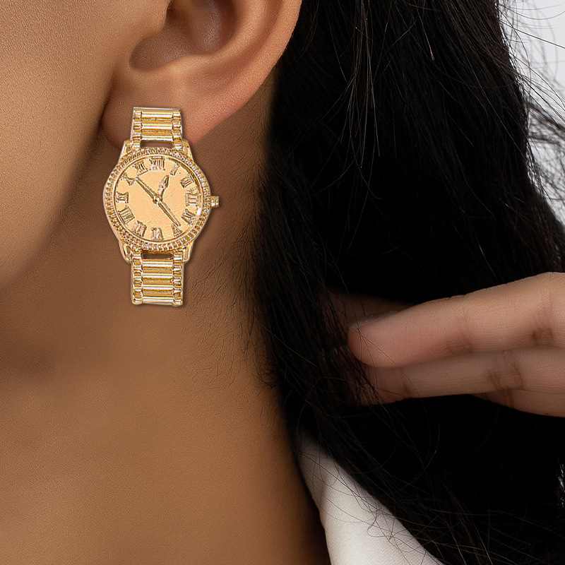1 Pair of Stylish and Creative Metal Texture Large Gold Watch Design Sense Women's Earrings Suitable for Street Photography Wear