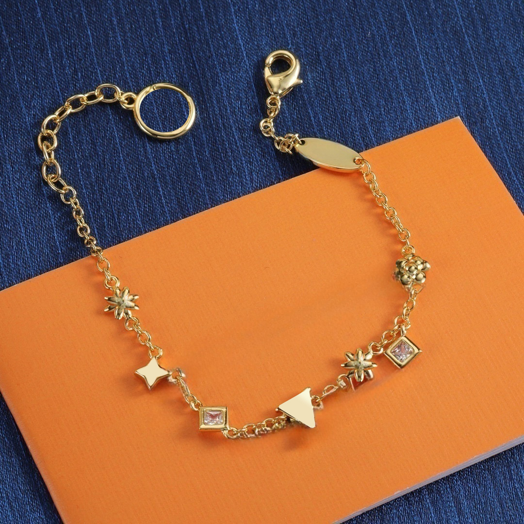 CX705uahs2 Classic Fashion Exquisite Letter Bracelet for women girls ear studs set Designer Jewelry Necklace Bracelets Valentine's Day Birthday Gift Daily Wear