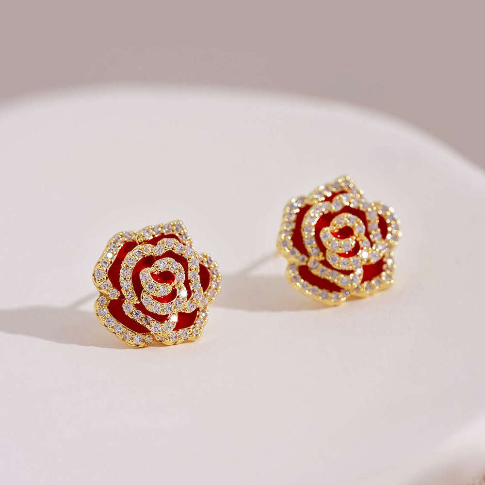 DHcollections Black Small Dia Three-Dimensional Camellia Clip Non-Pierced Style Earrings for Women 2025 New Trendy Ear Accessories Super Fairy Tempera