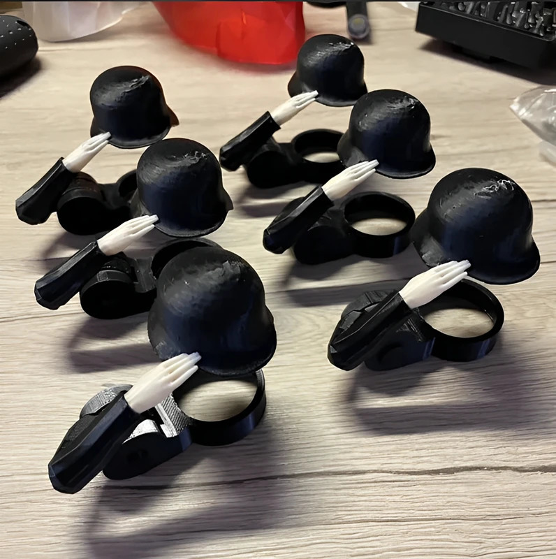 Festive Red Wine Bottle Cover Soldier Salute Beer Bottle Helmet Wine Decoration Reusable Wine Gift Access Holiday Bottle Decor 250701