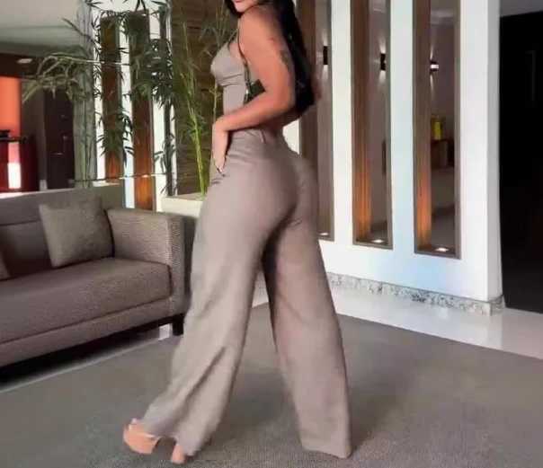 Sexy Hot Girl Two Piece Set 2024 Summer Sexy V-Neck Strap Slveless Elastic Tank Top High Waist Wide Leg Pants Set Womens Set X250704