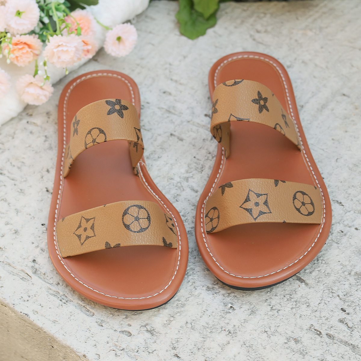 hot new free shipping designer slippers for womens flat slippers black beige New embroidered outdoor slippers