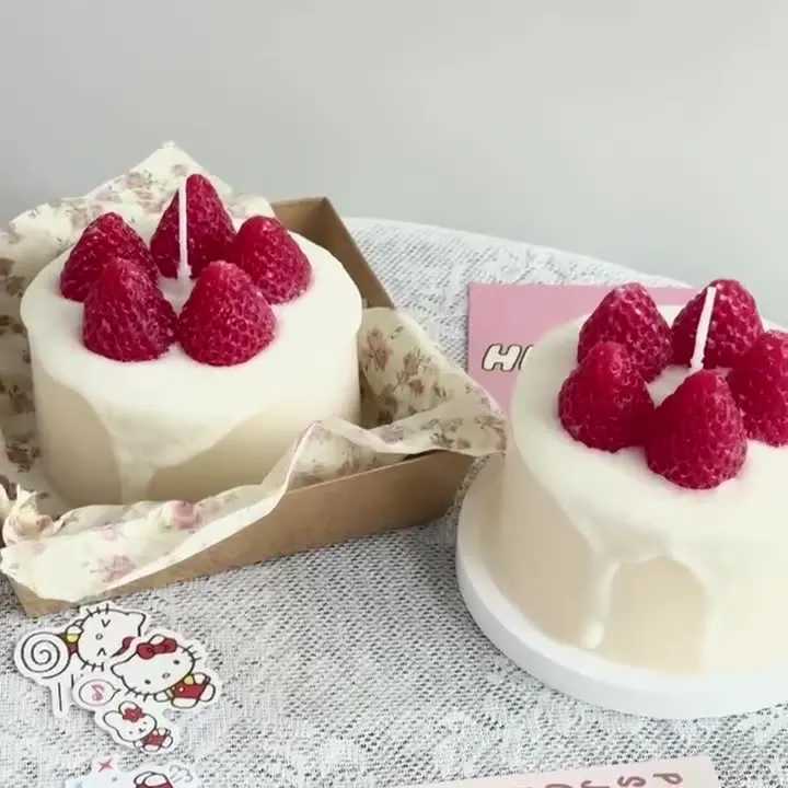 Romantic Candles Handmade Strawberry Cake Scented Candle Luxury Decoration Candle Birthday Decor Wedding Guest Gift Candles W250704