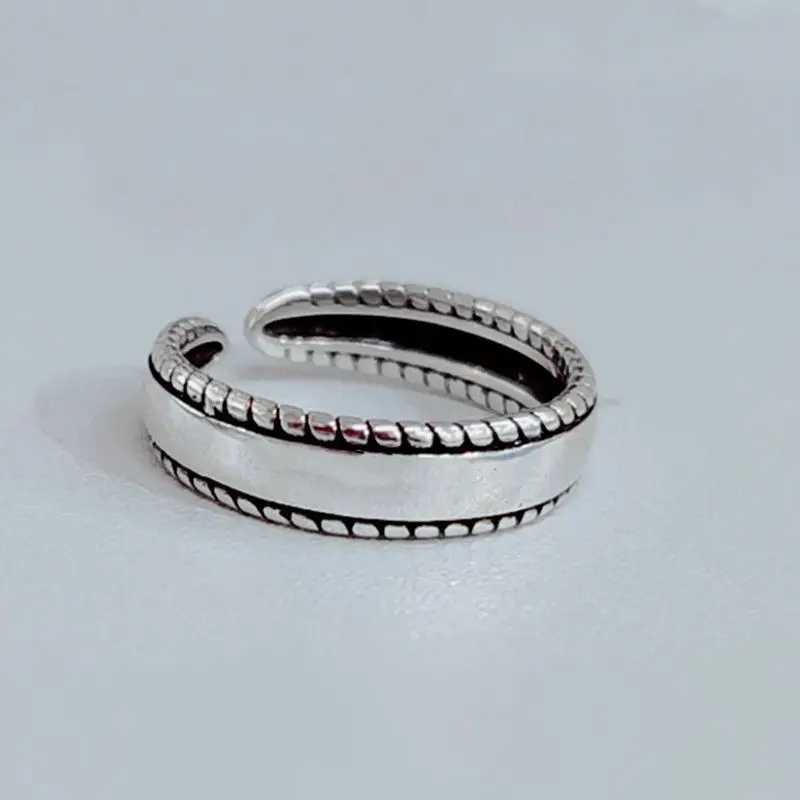 2022 K-pop New Felix Same Style Twist Ring INS Trend Mens Jewelry Metal Hip-hop Rock Style Simple Accessories Couple Gift Y250704