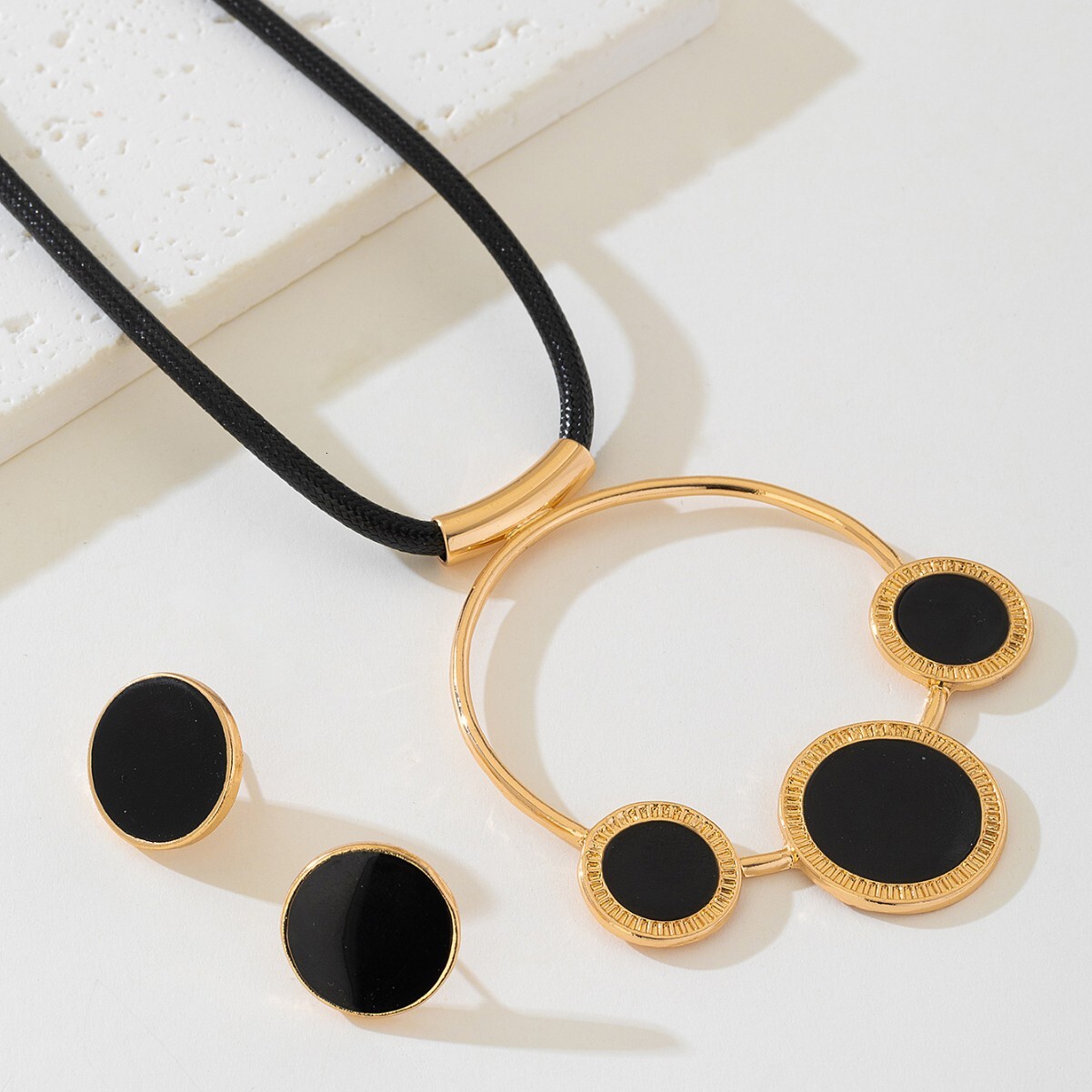 Trendy Black Roman Pattern Round Pendant Necklace and Earring Set Fashion Korean Style Accessories for Women
