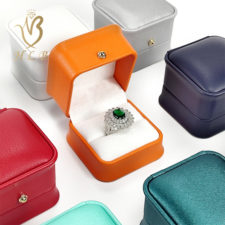 Elegant Gold-Toned Belt Clasp Design Luxury Jewellery Case - Ideal Gift Option