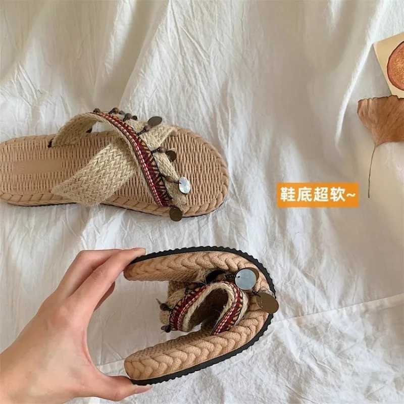 Womens Flat Bottom Fashion One Word Slippers Womens Shoes Comfort Summer Outdoor Beach Luxury Sandals Women Designers W250704