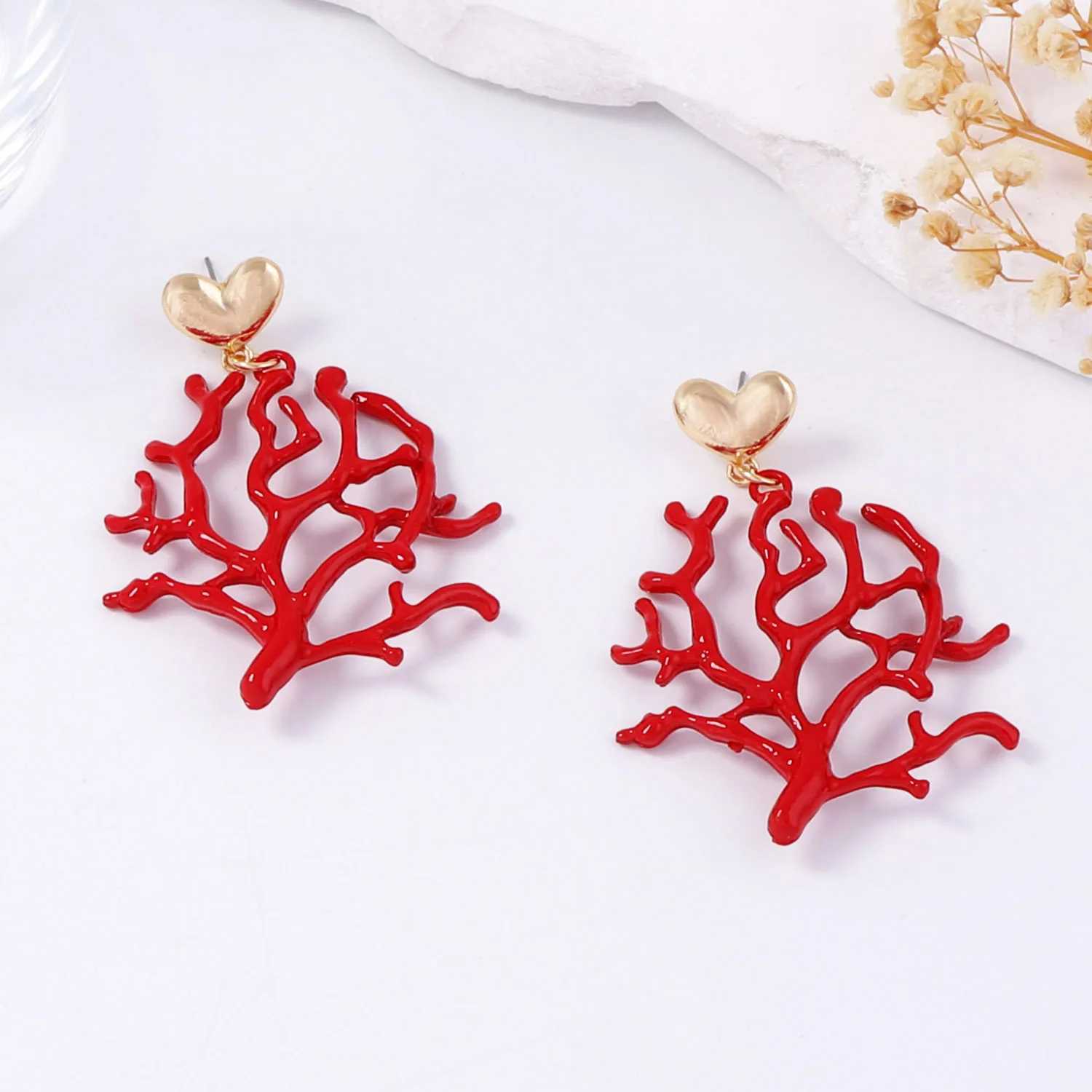 Digadagu Metal Red Coral Dangle Earrings New Womens Simple Exaggerated Earrings Daily Jewelry Accessories Y250704