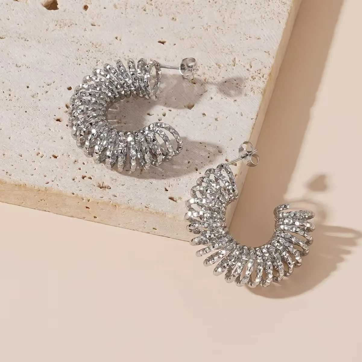 Gold and silver double-colored spiral earrings with multi-layered thin ring hammering design personzed and fashionable Y250704