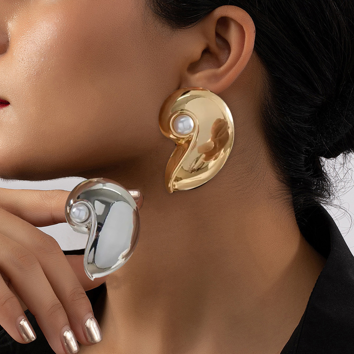 A Pair of Inlaid Imitation Pearl Conch Fashion Earrings, Suitable Daily Casual and Vacation Wear for Women