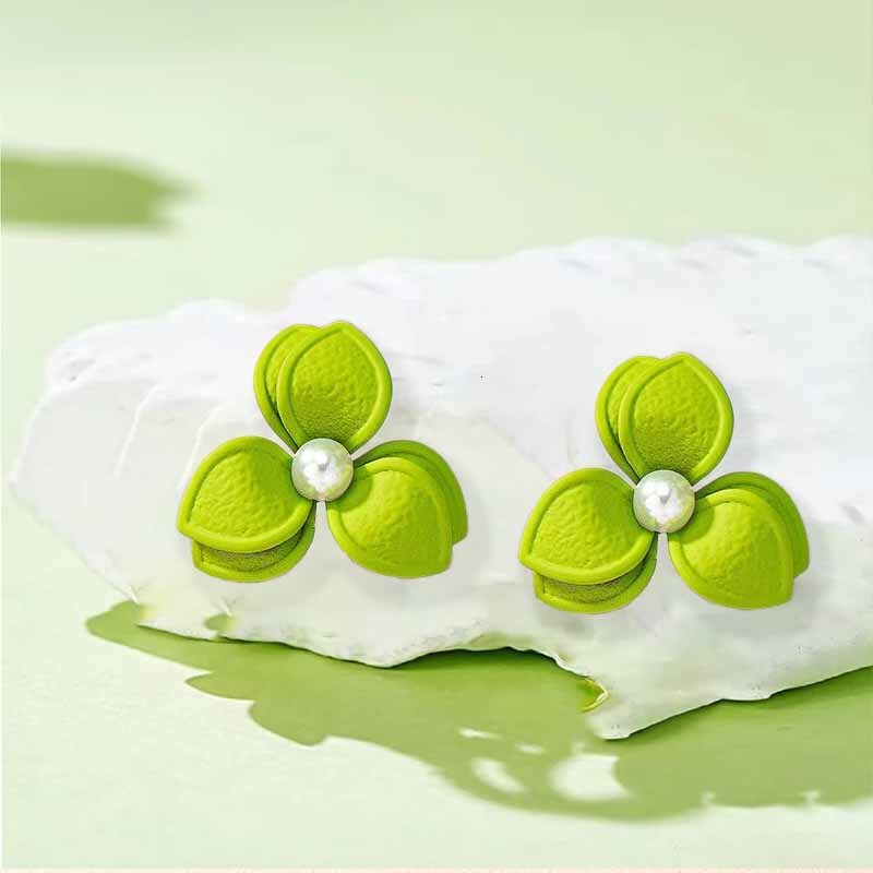 Fresh Sweet Versatile New Floral Korean and Japanese Simple Commuter Elegant Pearl Earrings