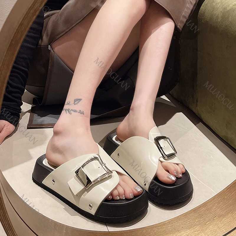 Slippers Women Summer Outside Wear New Flat Thick Bottom Leisure Beach Slipper Shoes for Women Fashion Buckle Sandals Slides W250704