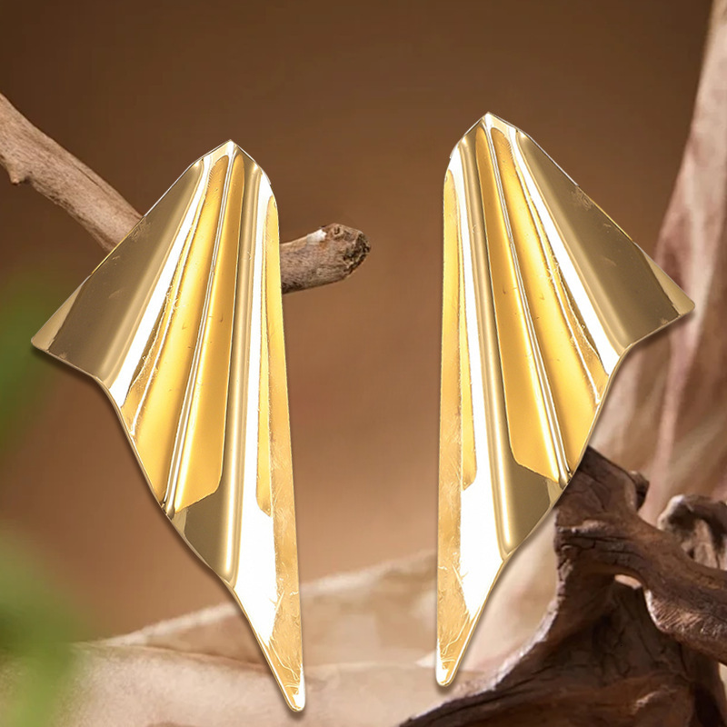 Niche High-End Fashion Geometric Design Suitable for Women's Daily Wear and Parties Elegant Earrings