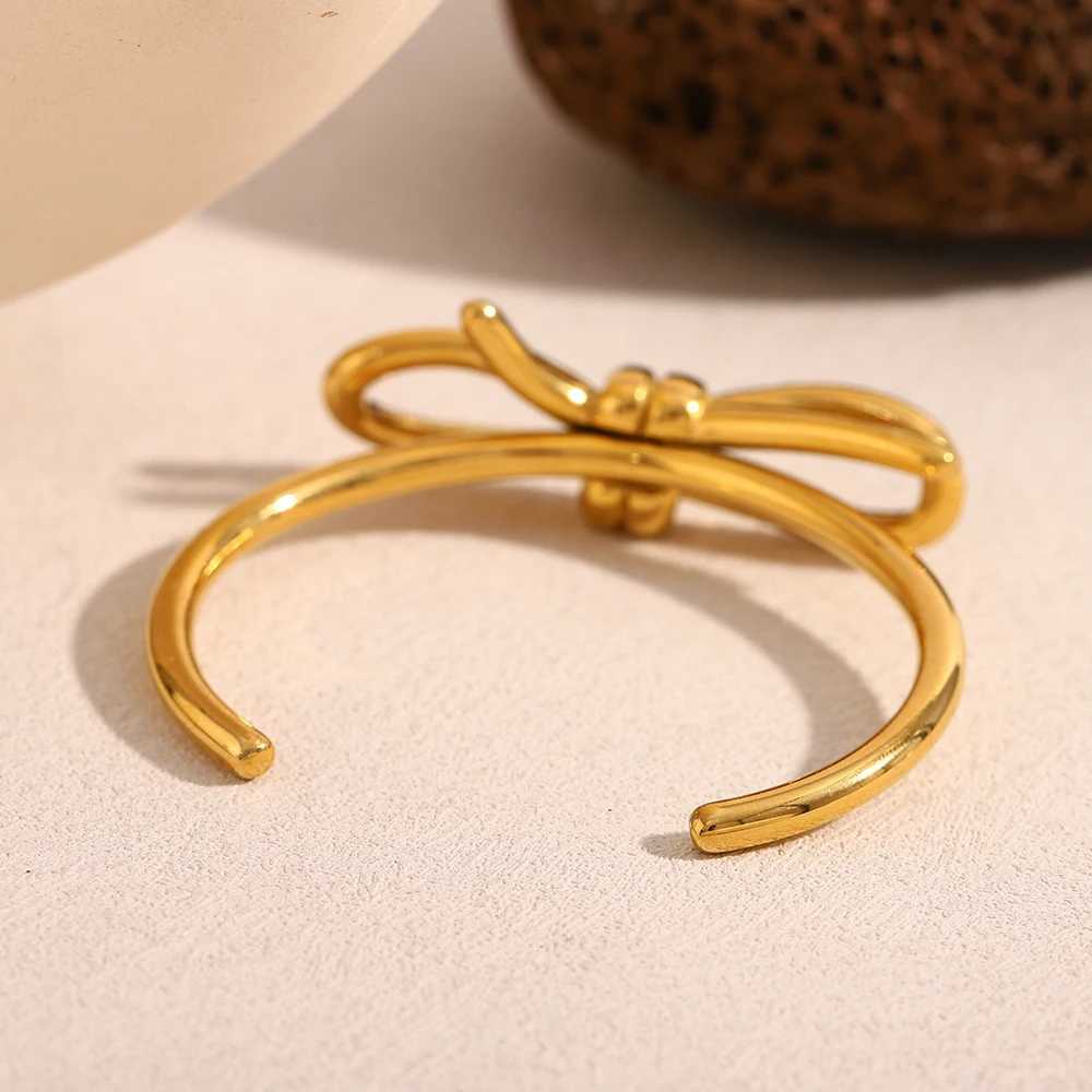 MamacitaSlay 316L Stainless Steel Bow Opening Bracelet Party Waterproof 18K Gold Plated Jewelry Womens Statement Bracelet Gift Y250704
